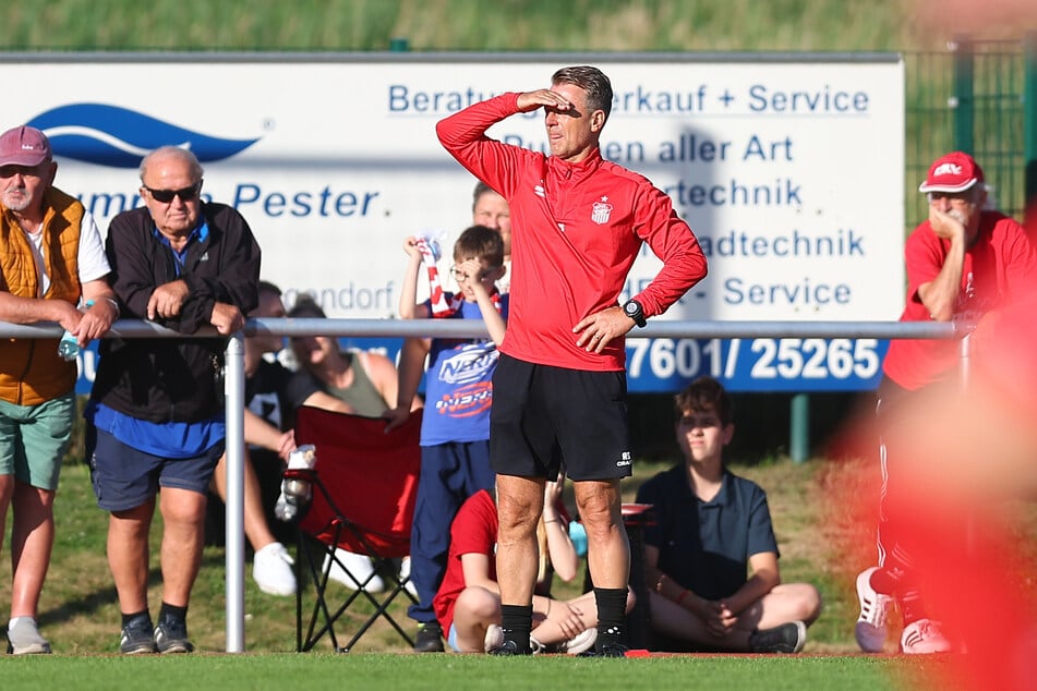 FSV-Trainer Rico Schmitt (57) hatte alles genau im Blick.