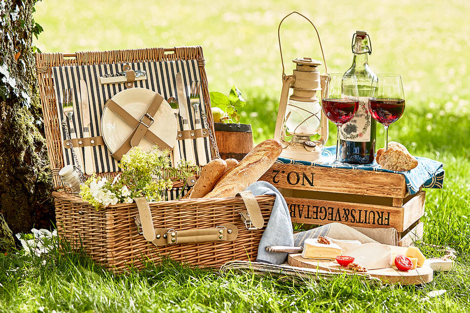 It's cute, it's outside, and it's better for the environment than takeout (stock image).