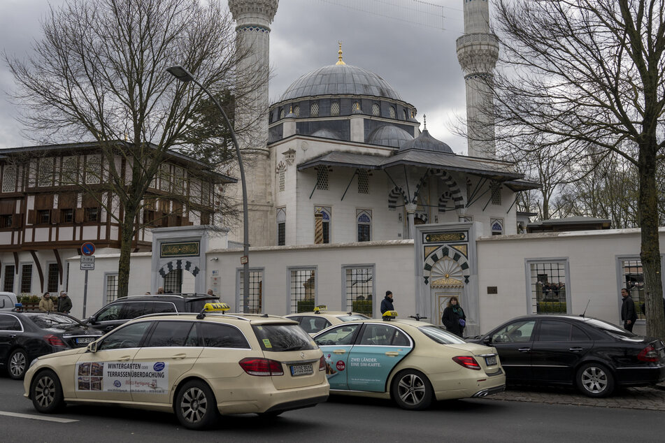 Die Familie hat am Donnerstag bei einer Beerdigungszeremonie in der Sehitlik-Moschee in Berlin-Neukölln Abschied von dem 49-Jährigen genommen.