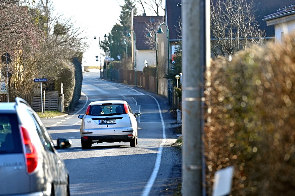 Umliegende Straßen wie die Schönfelder Straße haben teils noch nicht mal einen Fußweg.