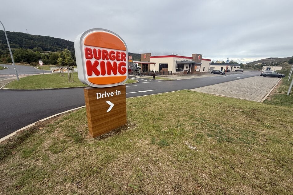 Streit auf Burger-King-Parkplatz: 18-Jähriger zückt Pistole