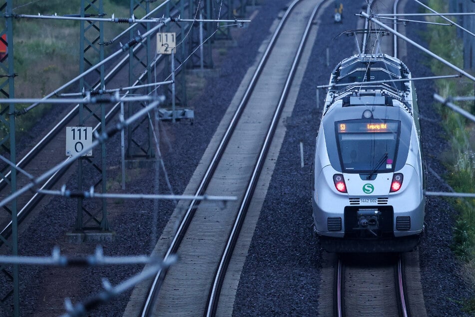 Leipzig: Insgesamt 223 Minuten Verspätung bei 14 Zügen: Kinder werfen Gegenstände auf Gleise