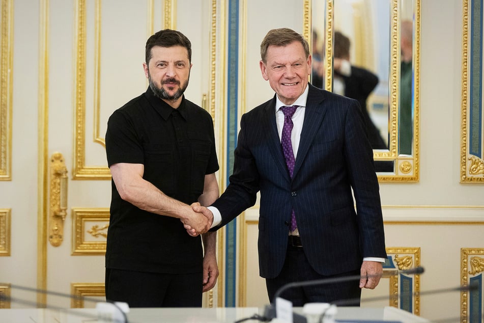 Der ukrainische Präsident Wolodymyr Selenskyj (48, l.) hat Deutschlands Außenminister Johann Wadephul (63, CDU) den Verdienstorden zweiter Klasse verliehen. (Archivbild)