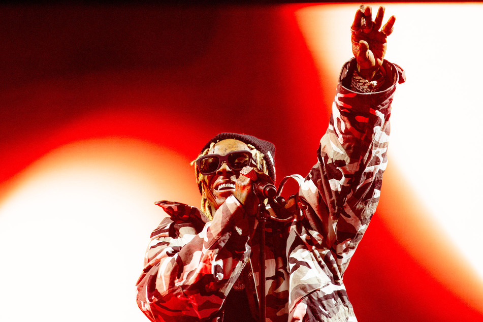 Bei seinen Auftritten hält Lil Wayne oft eine Zigarre in der Hand und raucht hin und wieder.