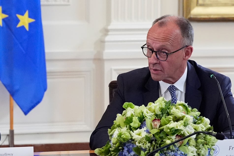 Merz (69, CDU) pocht auf eine Waffenruhe in der Ukraine.