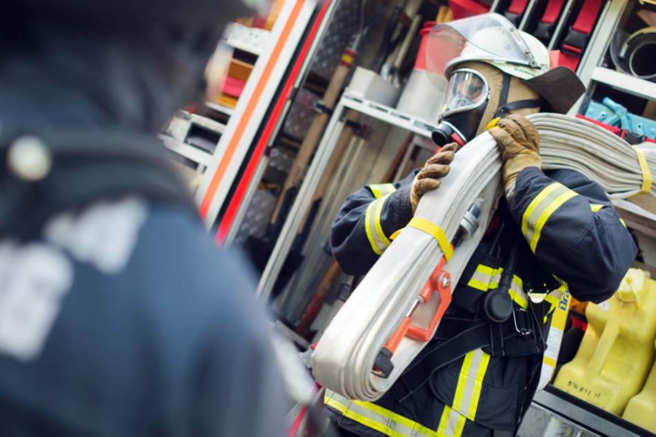 Ein Brand hat in Pilsting in Bayern für einen Großeinsatz der Feuerwehr gesorgt und einen hohen Schaden verursacht. (Symbolbild)