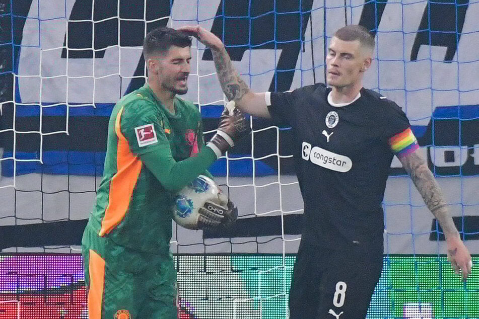 Eric Smith (r) hat nach dem Derby genervt auf ein Gerücht rund um seine Person reagiert.