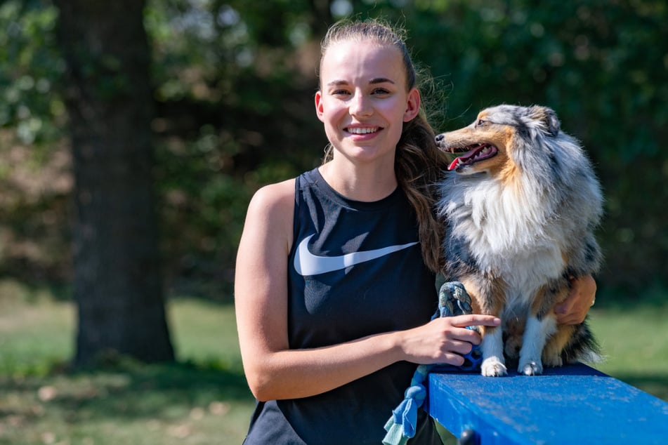 Das perfekte Team: die Freitaler Krankenschwester Daria Amelie Tümpfel (20) und ihr Fellathlet, der Sheltie Willy (4).