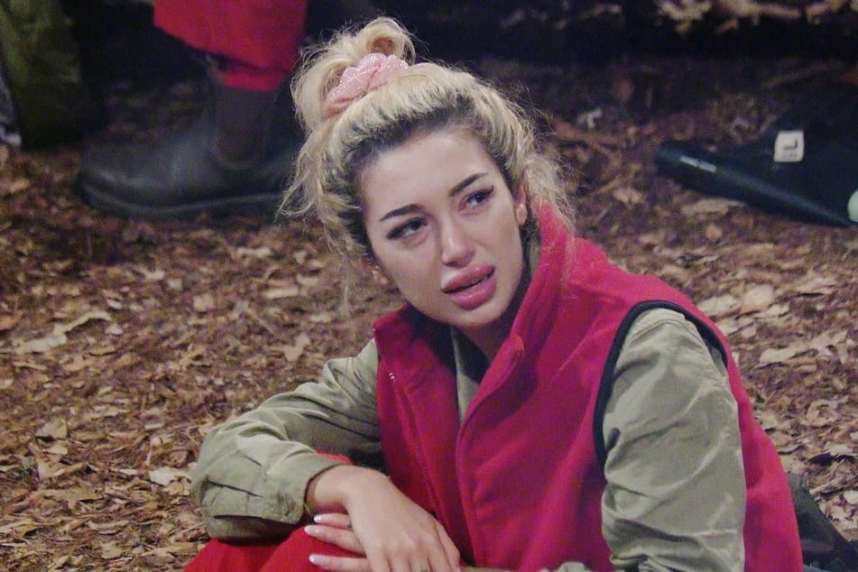 Ariel (22) will offenbar mit ihrem wilden Ritt auf der Welle der Verschwörungsideologien wieder polarisieren.