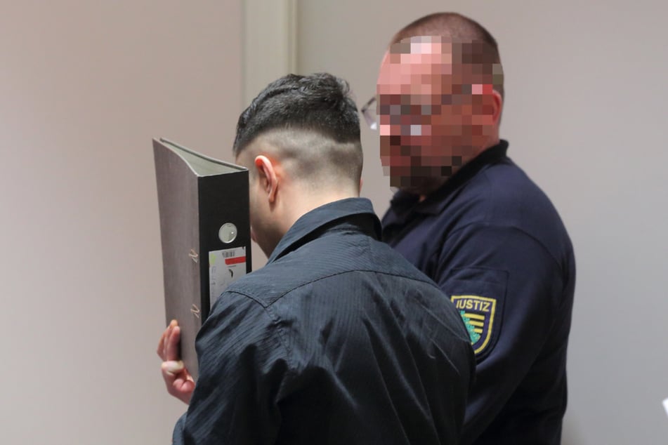 Die Vorwürfe wiegen schwer: Mehrfach soll sich der Italiener Francesco F. (27) an einem minderjährigen Schulmädchen vergangen haben.