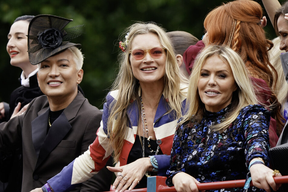 Auch Prominenz wie Model Kate Moss (48, Mitte) ließ sich die Feierlichkeiten zum Thronjubiläum nicht entgehen.