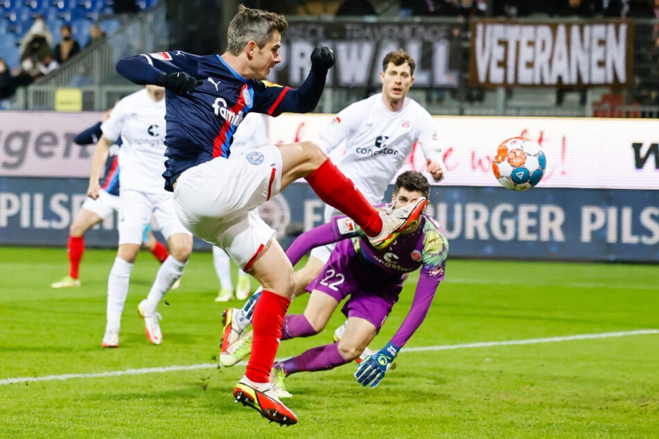 Fin Bartels (36) traf in der vergangenen Saison für Holstein Kiel gegen seinen Ex-Verein FC St. Pauli.