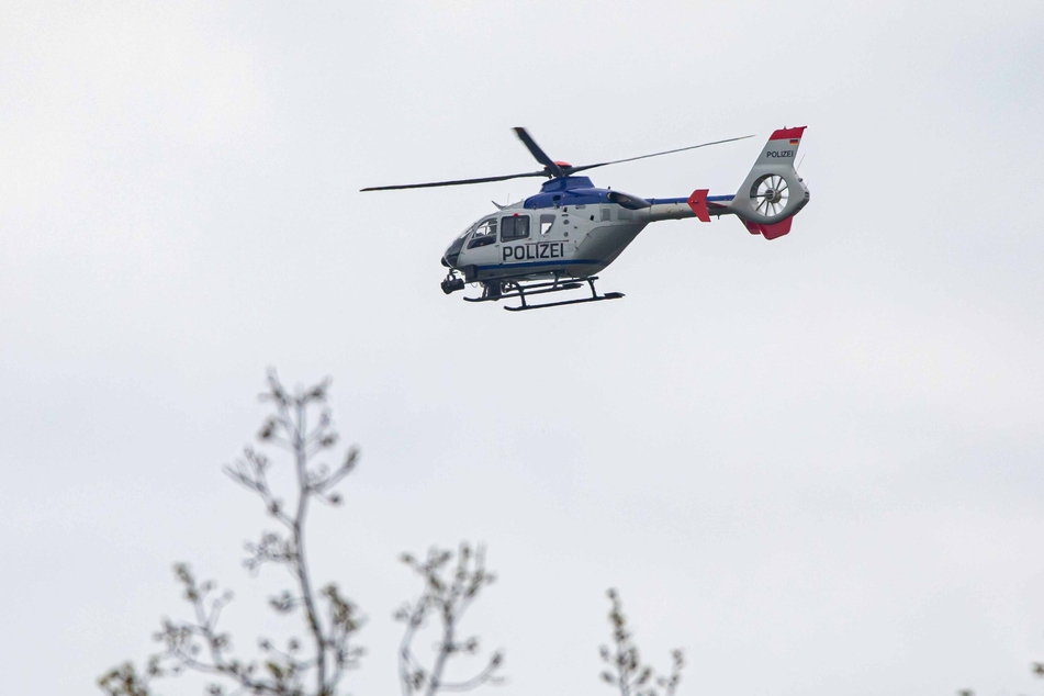 Die Polizei sucht derzeit nach Elke (80) aus Plauen. Die Rentnerin ist seit Samstagvormittag verschwunden. Auch ein Hubschrauber kam zum Einsatz - bisher ohne Erfolg.