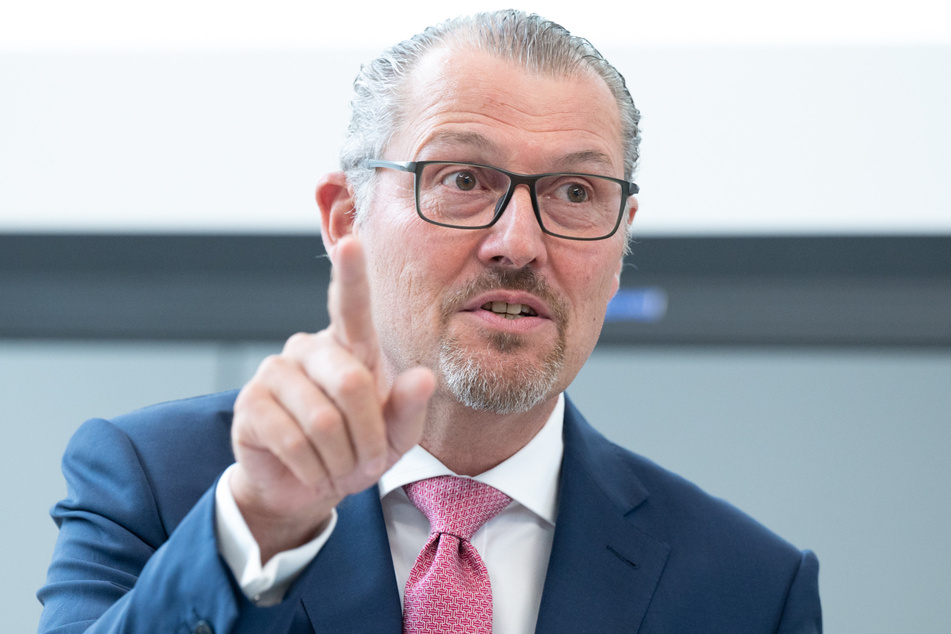 Arbeitgeber-Boss Rainer Dulger (58) ist großer Verfechter von Schröders Reformen.