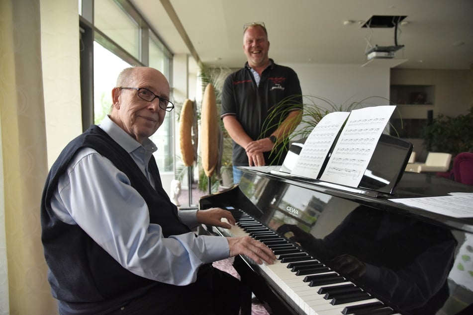 Ganz besonderer Stammgast: Reiner Calmund (72) schaut öfter im "König Albert" vorbei. Dann setzt sich der Calli gerne an das Klavier und spielt etwas vor.