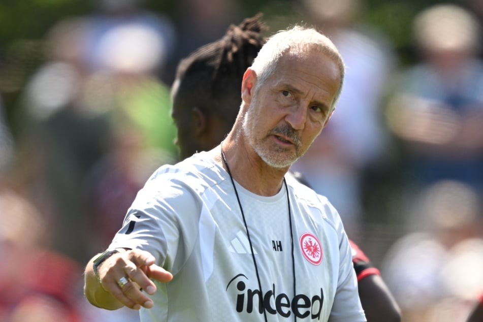 Hat vor Saisonstart wohl doch noch einiges zu tun: Eintracht Frankfurts Coach Adi Hütter (56).