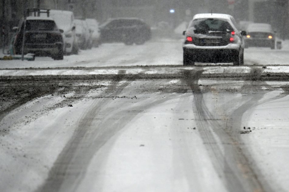 Viel Schnee, glatte Straßen und kräftiger Wind: Heute ist Vorsicht angesagt