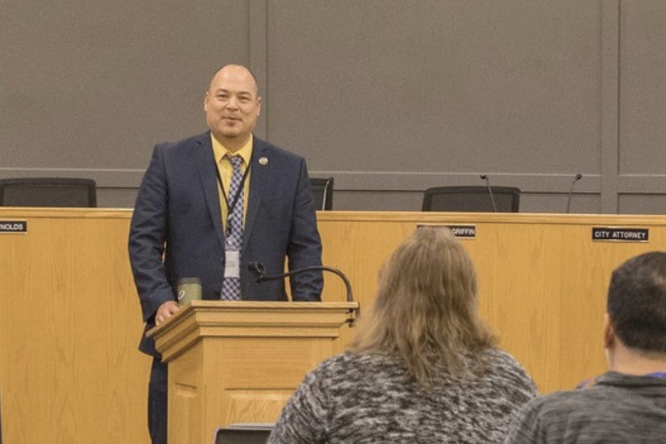 Rick Hogaboam (†47) został wybrany 4 listopada 2025 r. na 31. burmistrza miasta Nampa (ok. 100 000 mieszkańców), a zaledwie kilka miesięcy później zginął w trakcie pełnienia obowiązków.