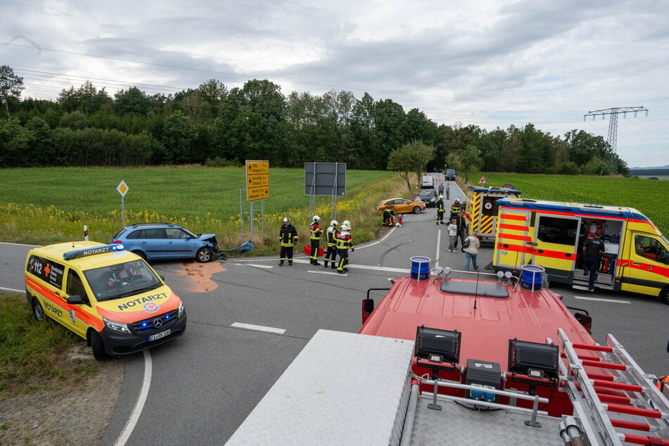 Ein 60-jähriger Autofahrer missachtete die Vorfahrt und kollidierte mit einem anderen Wagen.
