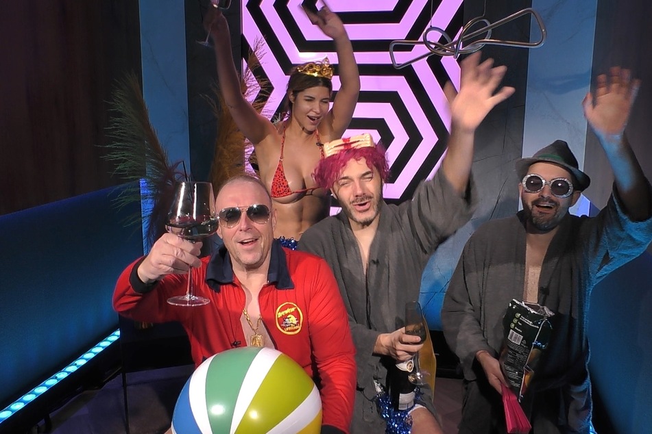 Die vier Finalisten von "Promi Big Brother 2022": Rainer Gottwald (56, l.), Micaela Schäfer (39), Sam Dylan (31, M.) und Menderes Bağcı (38, r.).