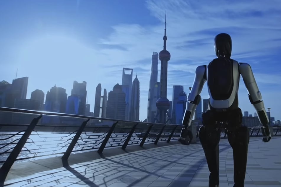 Humanoid robot walks more than 60 miles to secure world record!