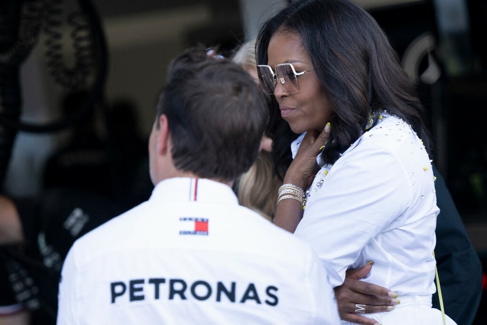 Michelle Obama im Fahrerlager bei Mercedes.