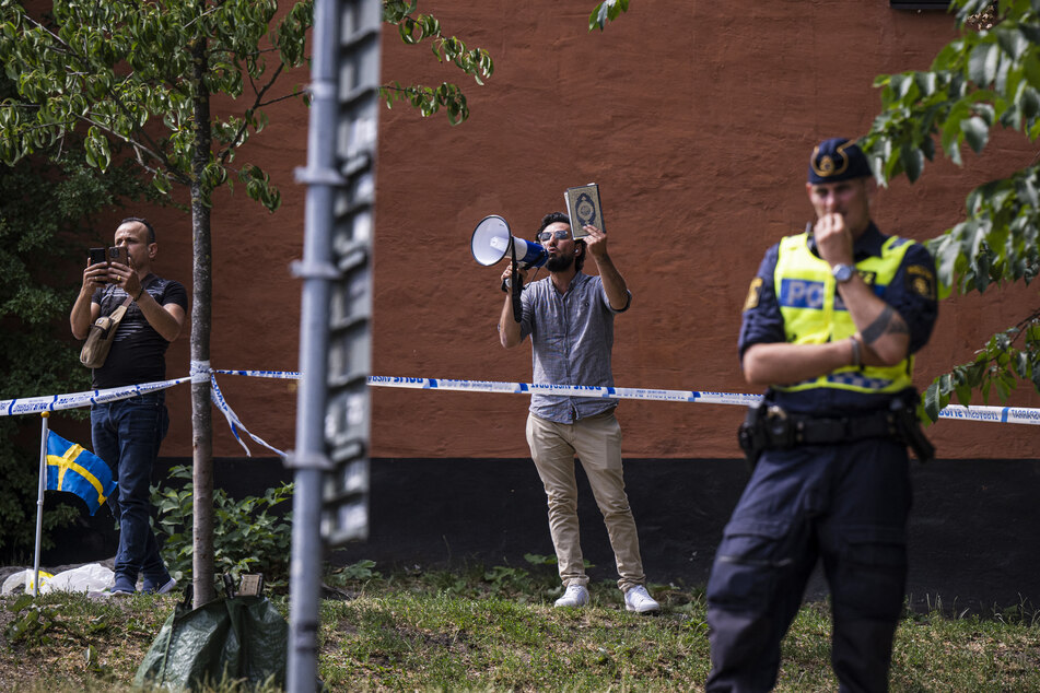 Erneut hat Salwan Momika (37) den Koran in Schweden verbrannt und damit gewalttätige Tumulte ausgelöst. Die Polizei nahm mehrere Menschen fest. (Archivbild)