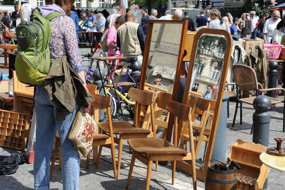 Stöbern, Feilschen, neues Lieblingsteil finden: Am Sonntag gibt's gleich zwei Flohmärkte in der Stadt. (Symbolbild)