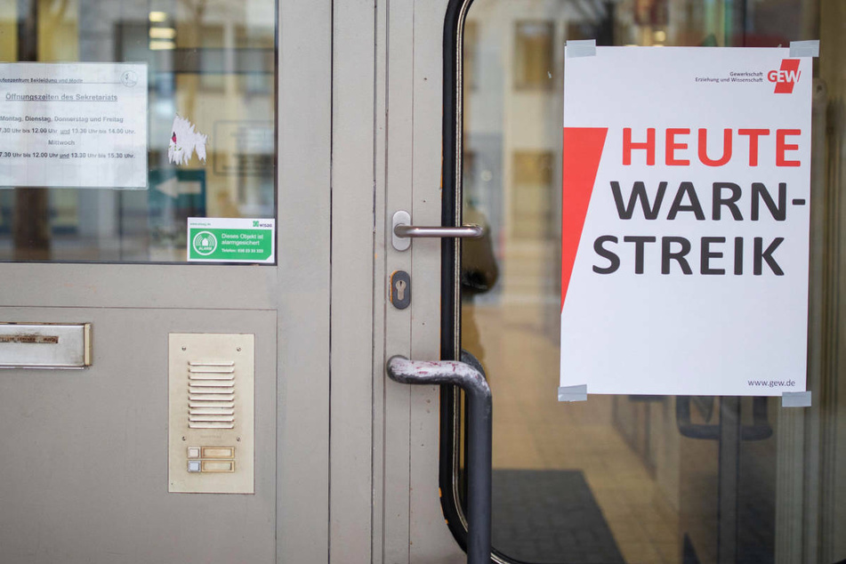 Berlin: Klassen zu voll: Gewerkschaft ruft zu Warnstreik an Berliner Schulen auf