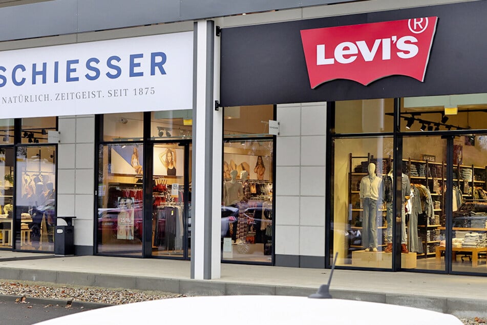In Schwarzheide gibt's bis Montag (1.12.) Kleidung von NIKE, LEVI'S und Co. super günstig