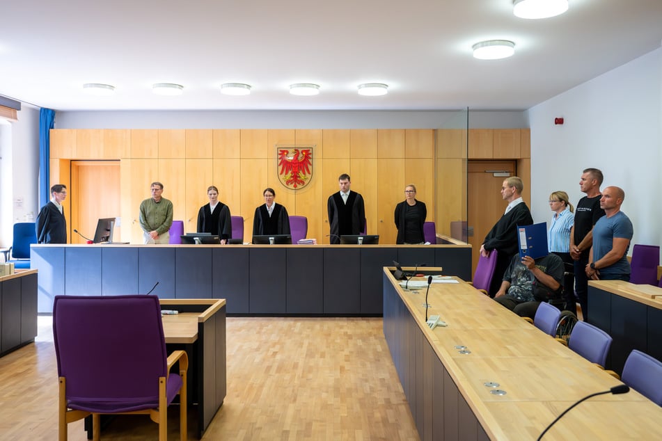 Am Montag startete der Prozess vor dem Landgericht Neuruppin gegen einen 28-Jährigen unter anderem wegen Totschlags.