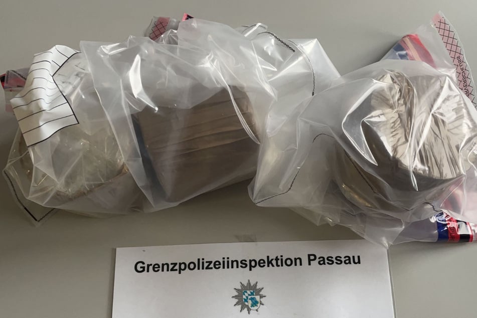 Schleierfahnder haben bei einer Kontrolle auf der A3 rund drei Kilogramm Heroin in einem Porsche gefunden.