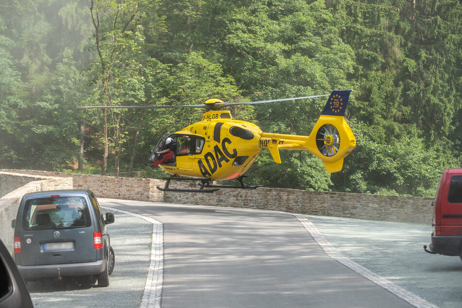 Der Kletterer wurde mit einem Rettungshubschrauber in ein Krankenhaus gebracht.