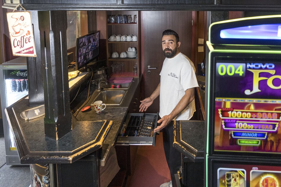 Chef des Casinos Ürgen Cagatay (36) macht sich Sorgen, dass ein Überfall nochmal passieren kann, wenn der Täter nicht geschnappt wird.