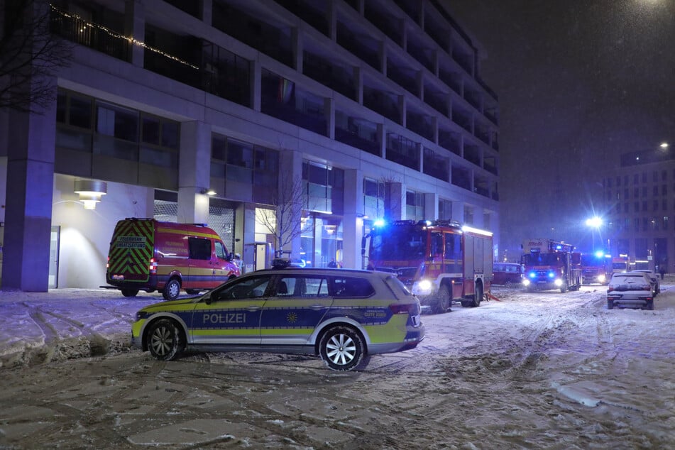 Ein Großaufgebot der Feuerwehr war auf der Annenstraße vor Ort.
