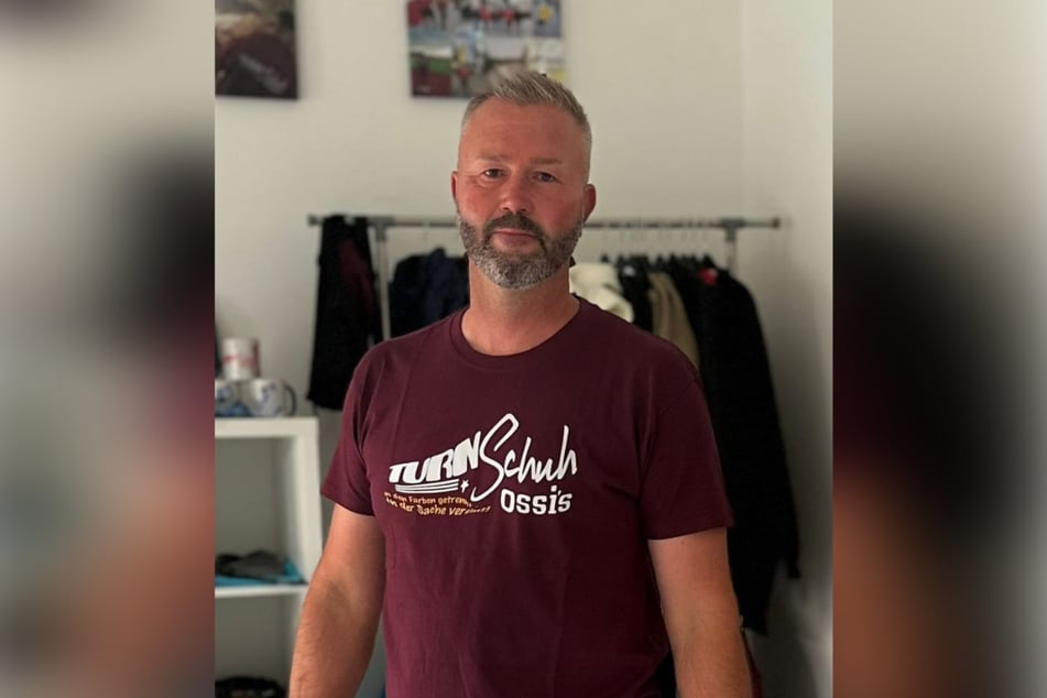 Der Hallenser Hendrik Wojtasik (45) veranstaltet regelmäßig TurnschuhOssis-Stammtische in seiner Heimat Sachsen-Anhalt. Außerdem gibt es seit der Gründung der Marke "TurnschuhOssis" regelmäßig Treffen. Das nächste steht bald an.