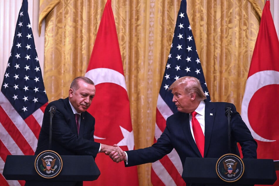US President Donald Trump (r.) and Turkey's President Recep Tayyip Erdogan (l.) take part in a joint press conference in the East Room of the White House in Washington, DC on November 13, 2019.
