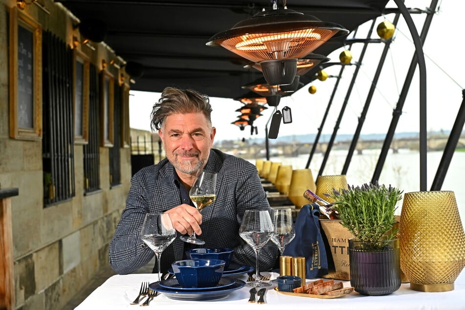 Clemens Lutz (55) ist Chef des Restaurants "CO27" sowie der Party-Location "Kobalt". Zudem betreibt er nebenan die "Brasserie Bateau" auf dem Theaterkahn.