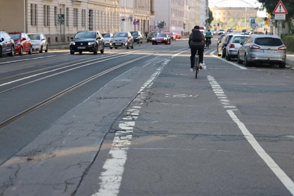 Auch die Straßen haben ihre besten Tage bereits hinter sich.
