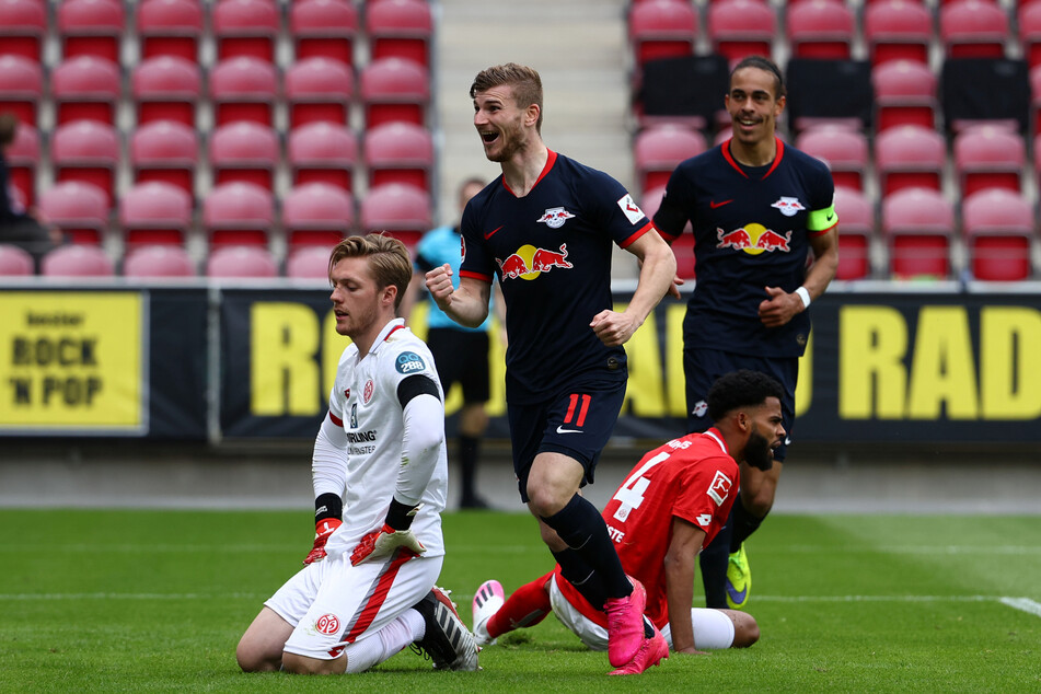 Timo Werner (2.v.l.) war mit einem Dreierpack überragender Mann. Yussuf Poulsen (r.) legte zwei der insgesamt fünf Tore auf, traf selbst einmal.