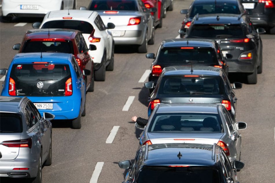 Auf der Autobahn in Richtung Stuttgart staut es sich. (Symbolbild)