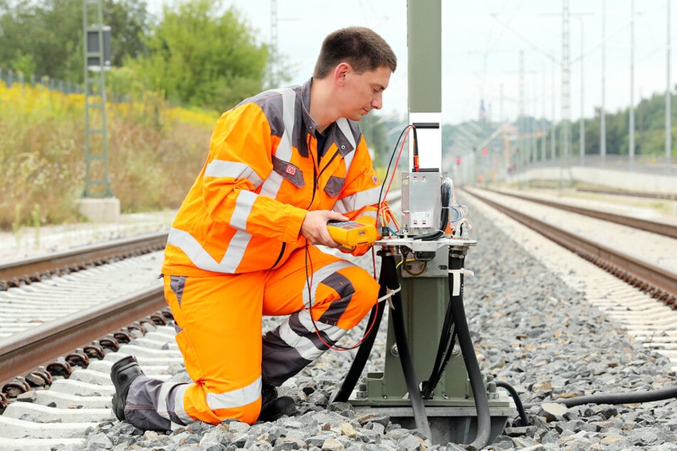 Die Deutsche Bahn Dresden bietet spannende Jobs in der Instandhaltung mit abwechslungsreichen Aufgaben.