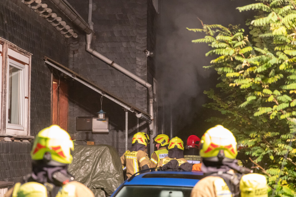 Die Feuerwehr konnte den Brand löschen. Das Haus ist aktuell aber nicht bewohnbar.