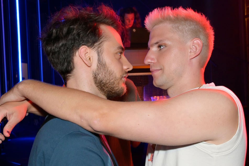 Moritz gesteht Robin (l.) seine Liebe.