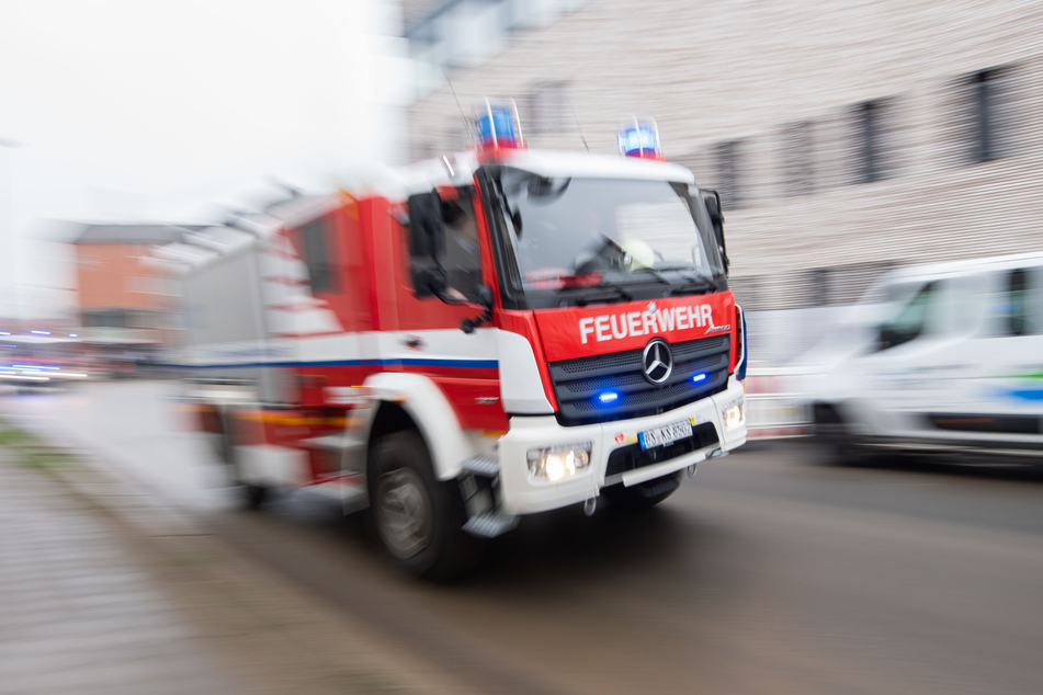 Ein brennender Hausschuh löst im Saale-Orla-Kreis einen Feuerwehreinsatz aus. (Symbolbild)