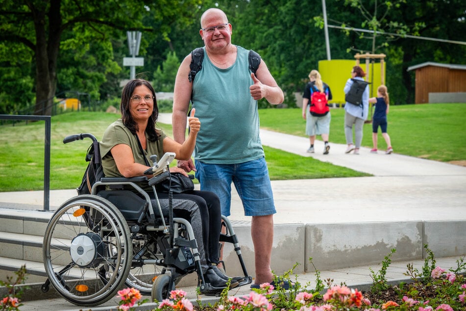 Doreen Neubert (44) und Sven Müller (56) gehörten zu den allerersten Badegästen.