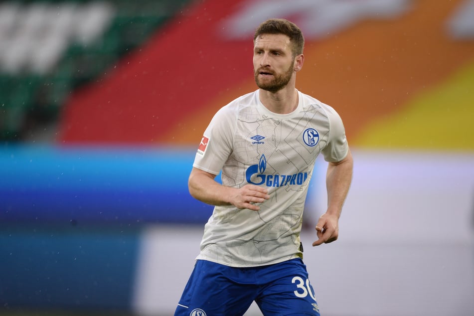 Shkodran Mustafi (31) spielte 2021 ein halbes Jahr bei Schalke 04, stieg jedoch mit dem Verein ab. Seither läuft es nicht mehr rund bei ihm.