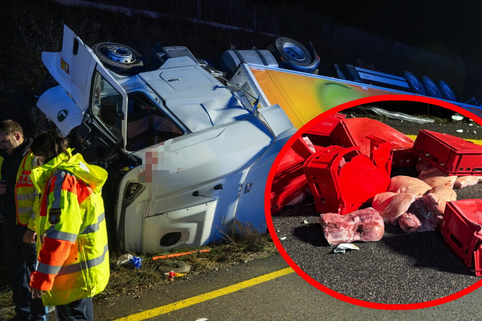 Unfall A9: Unfall auf A9: Fleisch-Lkw überschlägt sich und kippt in Graben