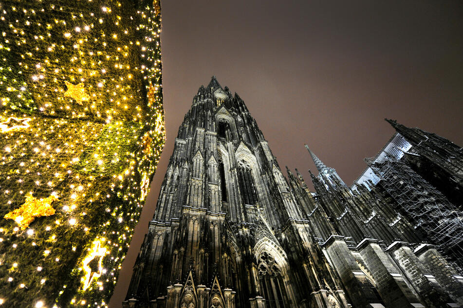 Mit Gottesdiensten, Krippenspielen und Liedersingen unter freiem Himmel will die katholische Kirche in Nordrhein-Westfalen an Weihnachten auf die Corona-Pandemie reagieren.