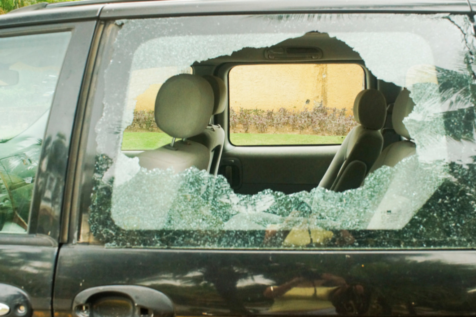 In Wilkau-Haßlau wurde an drei Autos je eine Seitenscheibe eingeschlagen. (Symbolbild)